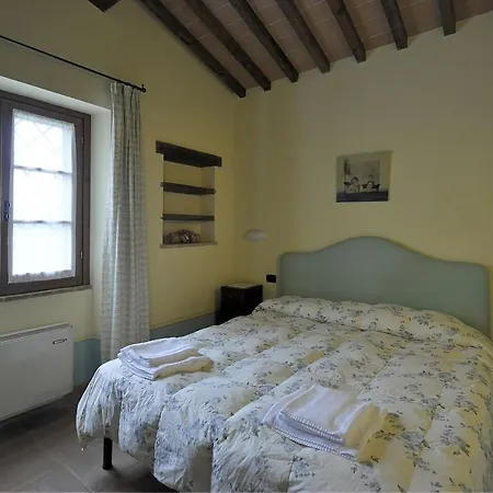 Vernazzano Basso Sleeps 6 T242209 * Tuoro sul Trasimeno