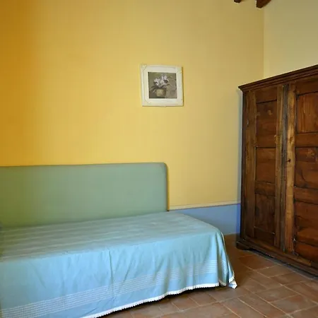 Vernazzano Basso Sleeps 6 T242209 Tuoro sul Trasimeno